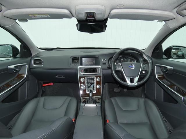 Ｖ６０ 　Ｄ４　Ｃｌａｓｓｉｃ　パノラマ・ガラスルーフ　本革シートフロント・シートヒーター　パドルシフト　キーレスエントリー　ＨＤＤナビ　１８ＡＷ（3枚目）