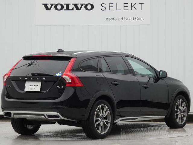 Ｖ６０ 　Ｄ４　Ｃｌａｓｓｉｃ　パノラマ・ガラスルーフ　本革シートフロント・シートヒーター　パドルシフト　キーレスエントリー　ＨＤＤナビ　１８ＡＷ（5枚目）
