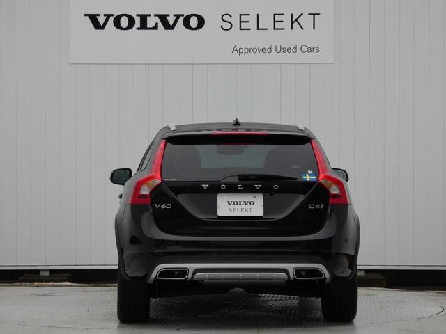 Ｖ６０ 　Ｄ４　Ｃｌａｓｓｉｃ　パノラマ・ガラスルーフ　本革シートフロント・シートヒーター　パドルシフト　キーレスエントリー　ＨＤＤナビ　１８ＡＷ（7枚目）