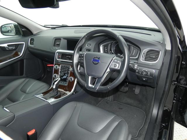 Ｖ６０ 　Ｄ４　Ｃｌａｓｓｉｃ　パノラマ・ガラスルーフ　本革シートフロント・シートヒーター　パドルシフト　キーレスエントリー　ＨＤＤナビ　１８ＡＷ（12枚目）