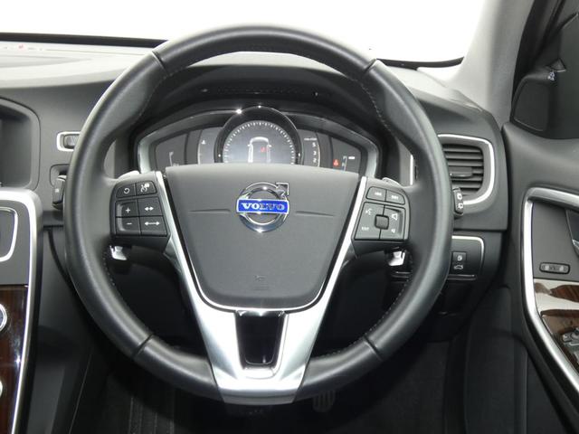 Ｖ６０ 　Ｄ４　Ｃｌａｓｓｉｃ　パノラマ・ガラスルーフ　本革シートフロント・シートヒーター　パドルシフト　キーレスエントリー　ＨＤＤナビ　１８ＡＷ（22枚目）