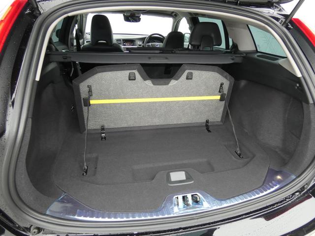 Ｖ６０ 　Ｄ４　Ｃｌａｓｓｉｃ　パノラマ・ガラスルーフ　本革シートフロント・シートヒーター　パドルシフト　キーレスエントリー　ＨＤＤナビ　１８ＡＷ（31枚目）