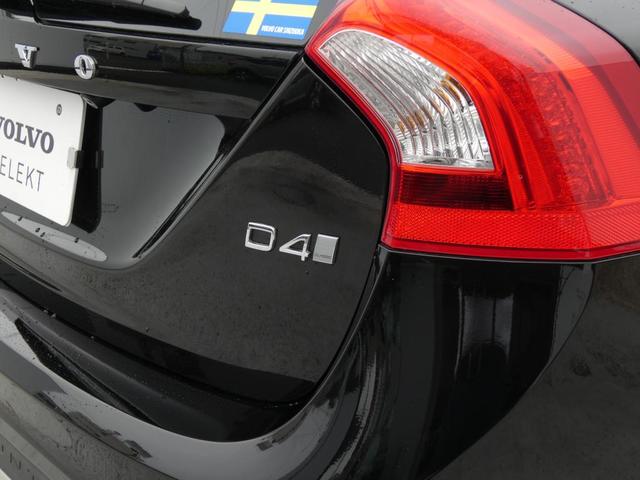 Ｖ６０ 　Ｄ４　Ｃｌａｓｓｉｃ　パノラマ・ガラスルーフ　本革シートフロント・シートヒーター　パドルシフト　キーレスエントリー　ＨＤＤナビ　１８ＡＷ（32枚目）