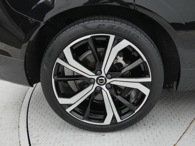 ＸＣ６０ 　Ｒｅｃｈａｒｇｅ　Ｕｌｔｉｍａｔｅ　Ｔ６　ＡＷＤ　ＰＨＥＶ　パノラマガラスルーフ　２１インチＡＷ　Ｂ＆Ｗ　ヘッドアップディスプレイ　３６０度ビューカメラ　エアサス　　フロントシートマッサージ（13枚目）