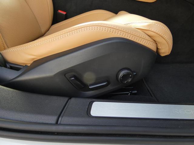 Ｖ６０ 　Ｒｅｃｈａｒｇｅ　Ｕｌｔｉｍａｔｅ　Ｔ６　ＡＷＤ　ｐｌｕｇ－ｉｎ　ｈｙｂｒｉｄ　パノラマ・ガラスルーフ　Ｂ＆Ｗ　ヘッドアップ・ディスプレイ　前後シートヒーター　フロントシートリラクゼーション　デモカー（15枚目）