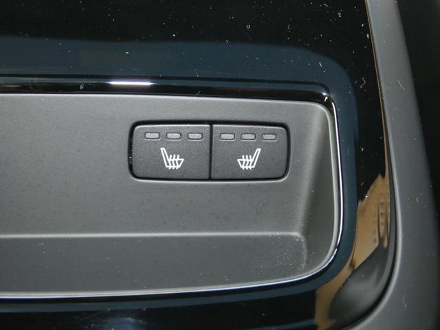 Ｖ６０ 　Ｒｅｃｈａｒｇｅ　Ｕｌｔｉｍａｔｅ　Ｔ６　ＡＷＤ　ｐｌｕｇ－ｉｎ　ｈｙｂｒｉｄ　パノラマ・ガラスルーフ　Ｂ＆Ｗ　ヘッドアップ・ディスプレイ　前後シートヒーター　フロントシートリラクゼーション　デモカー（27枚目）