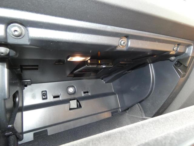 Ｖ６０ 　Ｒｅｃｈａｒｇｅ　Ｕｌｔｉｍａｔｅ　Ｔ６　ＡＷＤ　ｐｌｕｇ－ｉｎ　ｈｙｂｒｉｄ　パノラマ・ガラスルーフ　Ｂ＆Ｗ　ヘッドアップ・ディスプレイ　前後シートヒーター　フロントシートリラクゼーション　デモカー（32枚目）