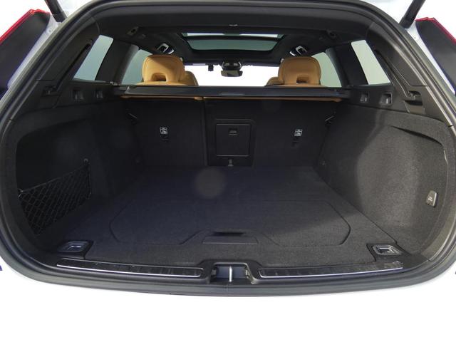 Ｖ６０ 　Ｒｅｃｈａｒｇｅ　Ｕｌｔｉｍａｔｅ　Ｔ６　ＡＷＤ　ｐｌｕｇ－ｉｎ　ｈｙｂｒｉｄ　パノラマ・ガラスルーフ　Ｂ＆Ｗ　ヘッドアップ・ディスプレイ　前後シートヒーター　フロントシートリラクゼーション　デモカー（37枚目）