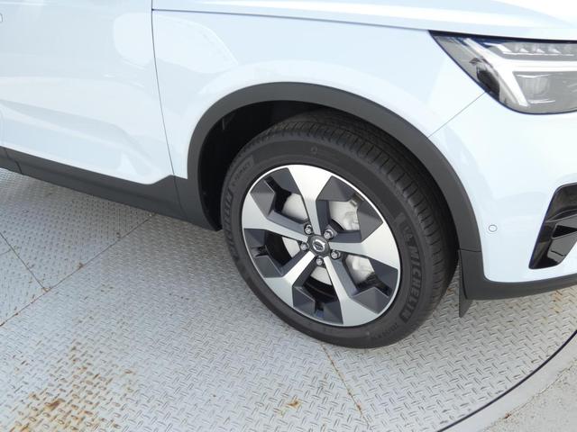 XC40  Ultra B4 AWD Dark Edition パノラマ・ガラスルーフ harman/kardon 19インチアルミ 360度ビューカメラ フロントシートヒーター Googleナビ(13枚目)