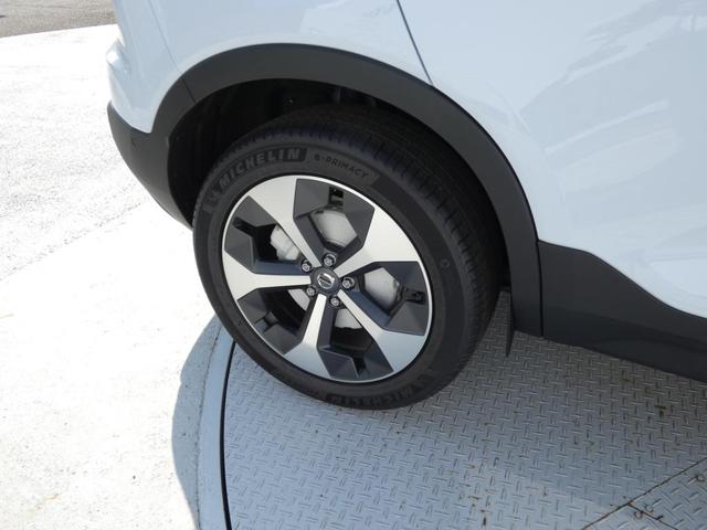 XC40  Ultra B4 AWD Dark Edition パノラマ・ガラスルーフ harman/kardon 19インチアルミ 360度ビューカメラ フロントシートヒーター Googleナビ(14枚目)