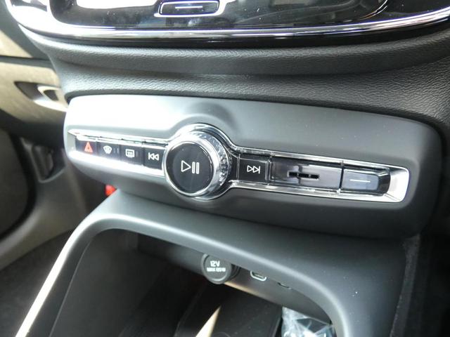 XC40  Ultra B4 AWD Dark Edition パノラマ・ガラスルーフ harman/kardon 19インチアルミ 360度ビューカメラ フロントシートヒーター Googleナビ(22枚目)