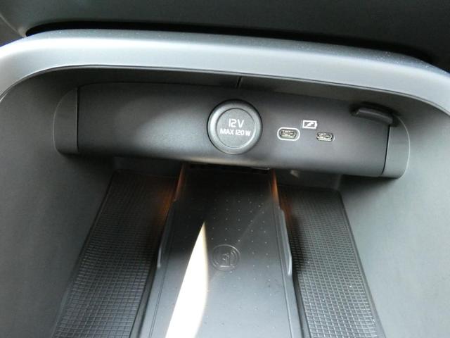 XC40  Ultra B4 AWD Dark Edition パノラマ・ガラスルーフ harman/kardon 19インチアルミ 360度ビューカメラ フロントシートヒーター Googleナビ(23枚目)