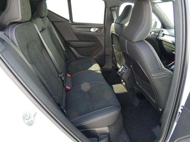XC40  Ultra B4 AWD Dark Edition パノラマ・ガラスルーフ harman/kardon 19インチアルミ 360度ビューカメラ フロントシートヒーター Googleナビ(24枚目)