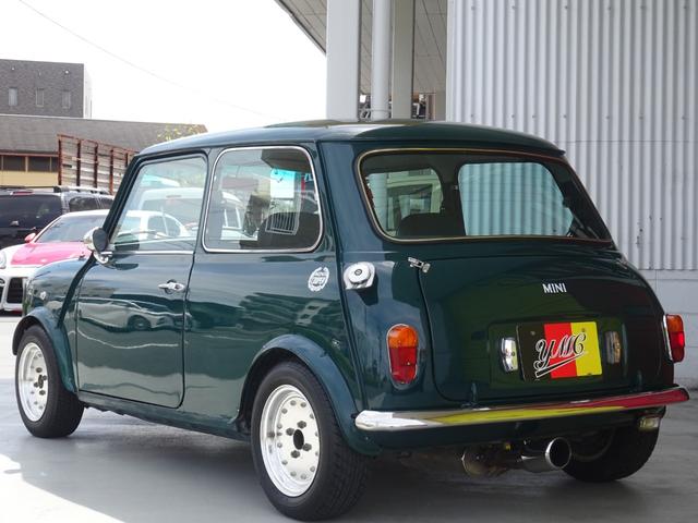 ＭＩＮＩ ポールスミス　マニュアルミッション　外装Ｍｋ１仕様　ＦＲＰトランク　ＳＳＲＭｋ１１２インチアルミホイール　センターマフラー　砲弾ドアミラー　ウッドステアリング（32枚目）