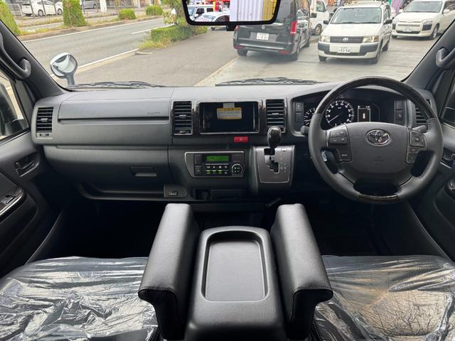 ハイエースバン スーパーＧＬ　ダークプライムＩＩ　ユーザー買取車　モデリスタフルエアロ　デジタルインナーミラー　両側パワースライド　レーンキープ　電格ミラー　プッシュスタート　ＡＣ１００Ｖ（3枚目）