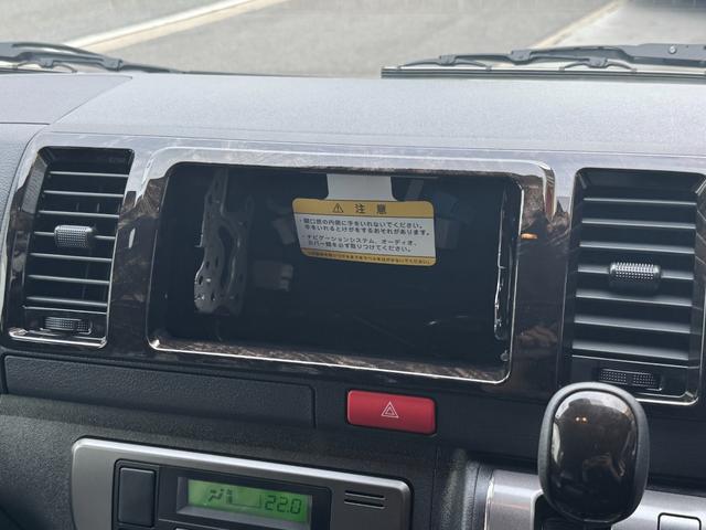 ハイエースバン スーパーＧＬ　ダークプライムＩＩ　ユーザー買取車　モデリスタフルエアロ　デジタルインナーミラー　両側パワースライド　レーンキープ　電格ミラー　プッシュスタート　ＡＣ１００Ｖ（11枚目）