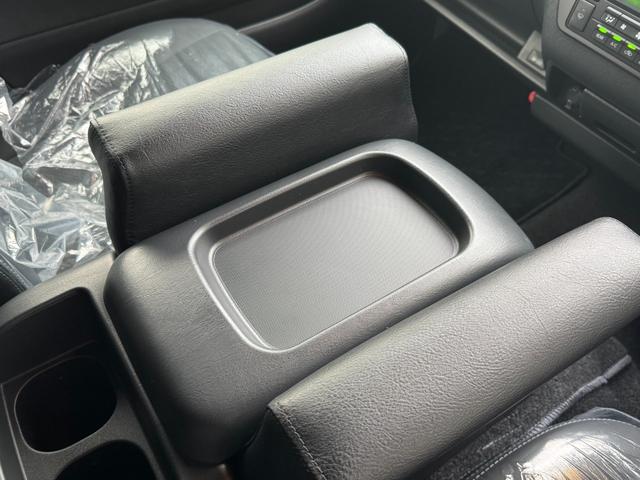 ハイエースバン スーパーＧＬ　ダークプライムＩＩ　ユーザー買取車　モデリスタフルエアロ　デジタルインナーミラー　両側パワースライド　レーンキープ　電格ミラー　プッシュスタート　ＡＣ１００Ｖ（15枚目）