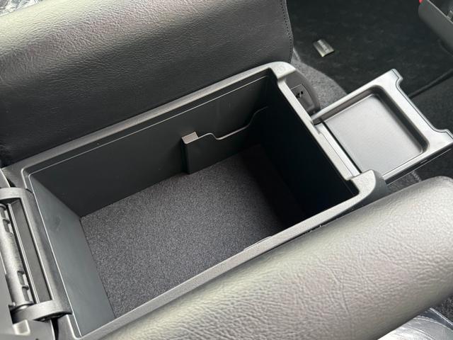 ハイエースバン スーパーＧＬ　ダークプライムＩＩ　ユーザー買取車　モデリスタフルエアロ　デジタルインナーミラー　両側パワースライド　レーンキープ　電格ミラー　プッシュスタート　ＡＣ１００Ｖ（16枚目）