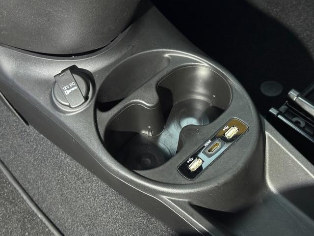 アバルト５９５ コンペティツィオーネ　後期モデル　左ハンドル　５速ミッション　ラルグス全長式車高調　社外メモリーナビ＆フルセグ　バックカメラ　デジタルインナーミラー　ルーフデカール　ドラレコ（12枚目）