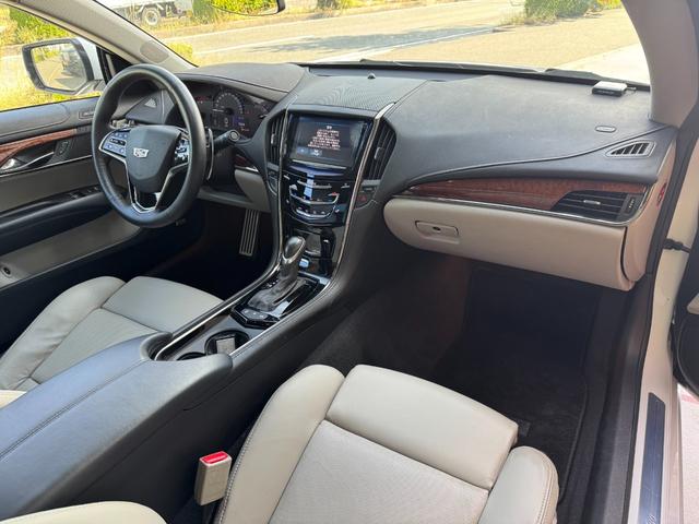 キャデラックＡＴＳクーペ プレミアム　ユーザー買取車　左ハンドル　白革シート　サンルーフ　純正１８インチＡＷ社外ナビ　バックカメラ　パーキングセンサー　ＥＴＣ（4枚目）