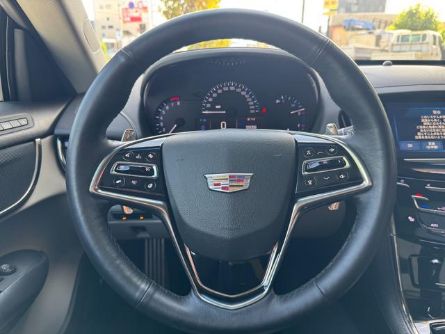 キャデラックＡＴＳクーペ プレミアム　ユーザー買取車　左ハンドル　白革シート　サンルーフ　純正１８インチＡＷ社外ナビ　バックカメラ　パーキングセンサー　ＥＴＣ（5枚目）