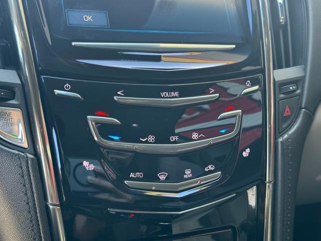 キャデラックＡＴＳクーペ プレミアム　ユーザー買取車　左ハンドル　白革シート　サンルーフ　純正１８インチＡＷ社外ナビ　バックカメラ　パーキングセンサー　ＥＴＣ（9枚目）