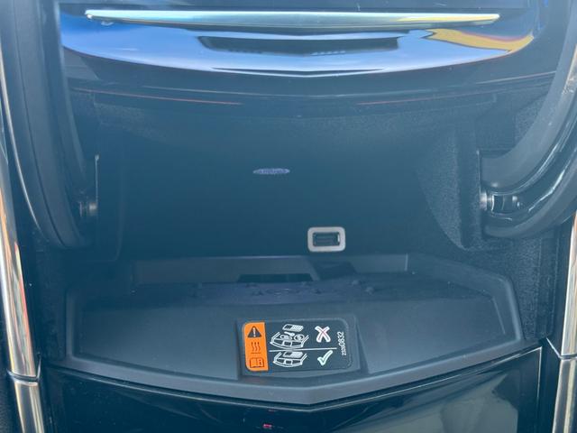 キャデラックＡＴＳクーペ プレミアム　ユーザー買取車　左ハンドル　白革シート　サンルーフ　純正１８インチＡＷ社外ナビ　バックカメラ　パーキングセンサー　ＥＴＣ（10枚目）