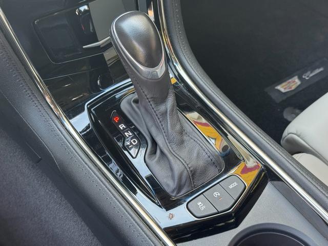 キャデラックＡＴＳクーペ プレミアム　ユーザー買取車　左ハンドル　白革シート　サンルーフ　純正１８インチＡＷ社外ナビ　バックカメラ　パーキングセンサー　ＥＴＣ（12枚目）