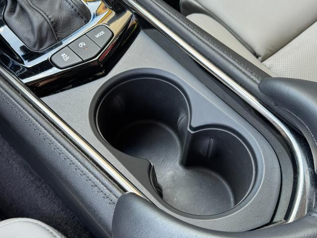 キャデラックＡＴＳクーペ プレミアム　ユーザー買取車　左ハンドル　白革シート　サンルーフ　純正１８インチＡＷ社外ナビ　バックカメラ　パーキングセンサー　ＥＴＣ（13枚目）