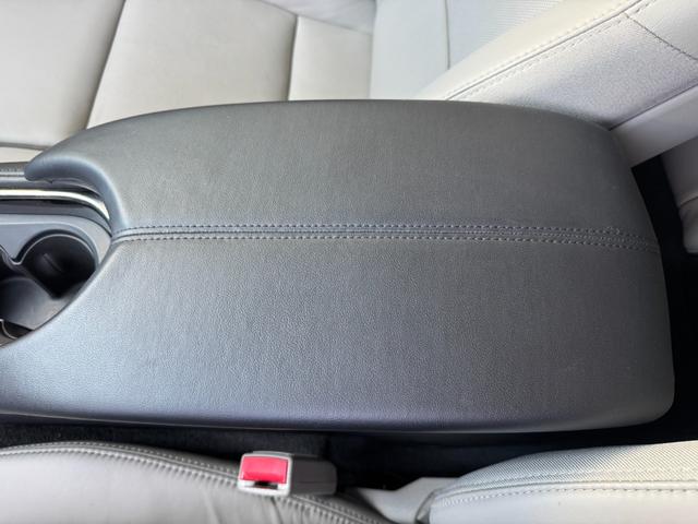 キャデラックＡＴＳクーペ プレミアム　ユーザー買取車　左ハンドル　白革シート　サンルーフ　純正１８インチＡＷ社外ナビ　バックカメラ　パーキングセンサー　ＥＴＣ（14枚目）