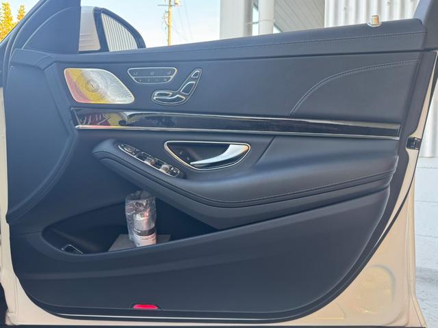 Sクラス S400d 後期 AMGラインプラス レザーエクスクルーシブPKG ベーシックPKG ブルメスター カールソン20インチAW サンルーフ ローダウン 黒革シート シートヒーター&ベンチレーション 純正ナビTV(25枚目)