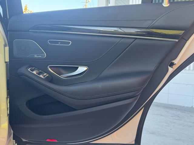 Sクラス S400d 後期 AMGラインプラス レザーエクスクルーシブPKG ベーシックPKG ブルメスター カールソン20インチAW サンルーフ ローダウン 黒革シート シートヒーター&ベンチレーション 純正ナビTV(26枚目)