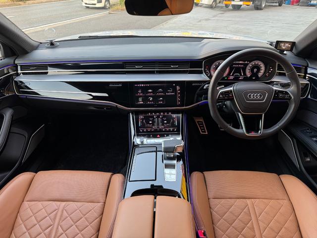 A8 55TFSIクワトロ ワンオーナー SラインPKG コンフォートPKG ブラックスタイリングPKG オプション21インチAW サンルーフ BANG&OLUFSENスピーカー 茶革シート ベンチレーション エアサス(3枚目)