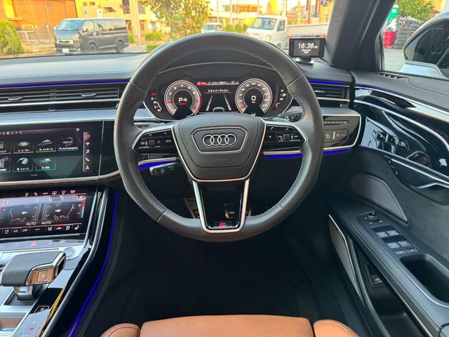 A8 55TFSIクワトロ ワンオーナー SラインPKG コンフォートPKG ブラックスタイリングPKG オプション21インチAW サンルーフ BANG&OLUFSENスピーカー 茶革シート ベンチレーション エアサス(4枚目)