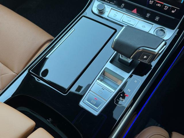 A8 55TFSIクワトロ ワンオーナー SラインPKG コンフォートPKG ブラックスタイリングPKG オプション21インチAW サンルーフ BANG&OLUFSENスピーカー 茶革シート ベンチレーション エアサス(13枚目)