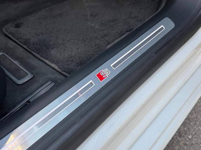 A8 55TFSIクワトロ ワンオーナー SラインPKG コンフォートPKG ブラックスタイリングPKG オプション21インチAW サンルーフ BANG&OLUFSENスピーカー 茶革シート ベンチレーション エアサス(32枚目)