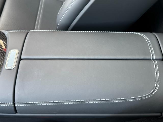 ＧＴ ６３　４マチック＋　クーペ　ＡＭＧカーボンＰＫＧ　可倒式リアシート　ＡＭＧパフォーマンスＰＫＧ　パノラミックルーフ　オパリスホワイトメタリック　ＡＭＧ２１インチＡＷ　ＨＵＤ　ブルメスターサウンド　イエローキャリパー　ＥＴＣ（13枚目）