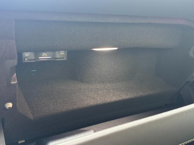 ＧＴ ６３　４マチック＋　クーペ　ＡＭＧカーボンＰＫＧ　可倒式リアシート　ＡＭＧパフォーマンスＰＫＧ　パノラミックルーフ　オパリスホワイトメタリック　ＡＭＧ２１インチＡＷ　ＨＵＤ　ブルメスターサウンド　イエローキャリパー　ＥＴＣ（15枚目）