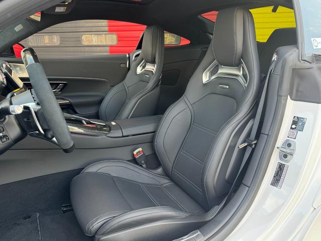 ＧＴ ６３　４マチック＋　クーペ　ＡＭＧカーボンＰＫＧ　可倒式リアシート　ＡＭＧパフォーマンスＰＫＧ　パノラミックルーフ　オパリスホワイトメタリック　ＡＭＧ２１インチＡＷ　ＨＵＤ　ブルメスターサウンド　イエローキャリパー　ＥＴＣ（20枚目）