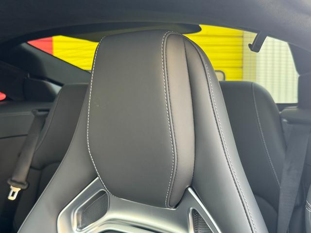 ＧＴ ６３　４マチック＋　クーペ　ＡＭＧカーボンＰＫＧ　可倒式リアシート　ＡＭＧパフォーマンスＰＫＧ　パノラミックルーフ　オパリスホワイトメタリック　ＡＭＧ２１インチＡＷ　ＨＵＤ　ブルメスターサウンド　イエローキャリパー　ＥＴＣ（21枚目）