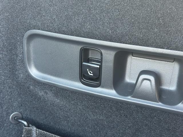 ＧＴ ６３　４マチック＋　クーペ　ＡＭＧカーボンＰＫＧ　可倒式リアシート　ＡＭＧパフォーマンスＰＫＧ　パノラミックルーフ　オパリスホワイトメタリック　ＡＭＧ２１インチＡＷ　ＨＵＤ　ブルメスターサウンド　イエローキャリパー　ＥＴＣ（41枚目）