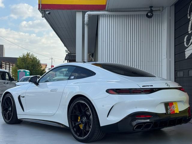 ＧＴ ６３　４マチック＋　クーペ　ＡＭＧカーボンＰＫＧ　可倒式リアシート　ＡＭＧパフォーマンスＰＫＧ　パノラミックルーフ　オパリスホワイトメタリック　ＡＭＧ２１インチＡＷ　ＨＵＤ　ブルメスターサウンド　イエローキャリパー　ＥＴＣ（46枚目）