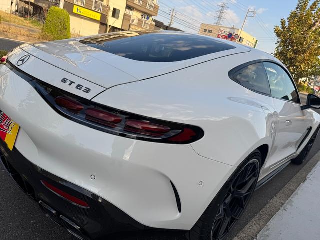ＧＴ ６３　４マチック＋　クーペ　ＡＭＧカーボンＰＫＧ　可倒式リアシート　ＡＭＧパフォーマンスＰＫＧ　パノラミックルーフ　オパリスホワイトメタリック　ＡＭＧ２１インチＡＷ　ＨＵＤ　ブルメスターサウンド　イエローキャリパー　ＥＴＣ（48枚目）