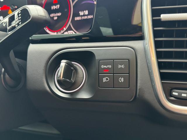 カイエンクーペ カイエンＧＴＳ　クーペ　ユーザー買取車　スポーツデザインＰＫＧ　リアアクスルステアリング　マトリックスＬＥＤライト　ＰＡＳＭ　純正ｏｐ２２インチＡＷ　ソフトクローズドア　スポーツエグゾースト　前後シートヒーター　ガラスルーフ（8枚目）