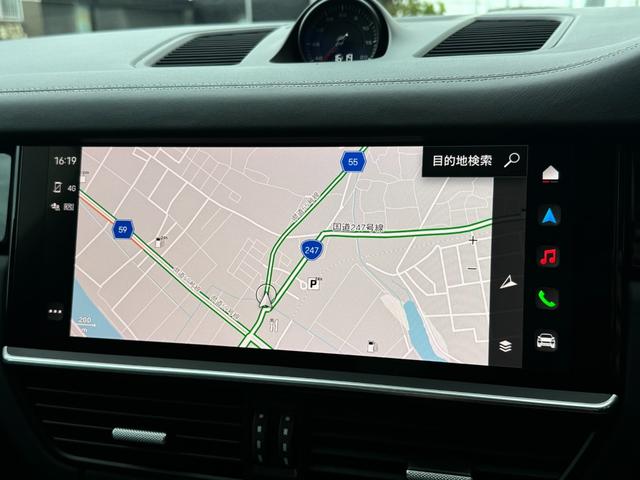 カイエンクーペ カイエンＧＴＳ　クーペ　ユーザー買取車　スポーツデザインＰＫＧ　リアアクスルステアリング　マトリックスＬＥＤライト　ＰＡＳＭ　純正ｏｐ２２インチＡＷ　ソフトクローズドア　スポーツエグゾースト　前後シートヒーター　ガラスルーフ（10枚目）