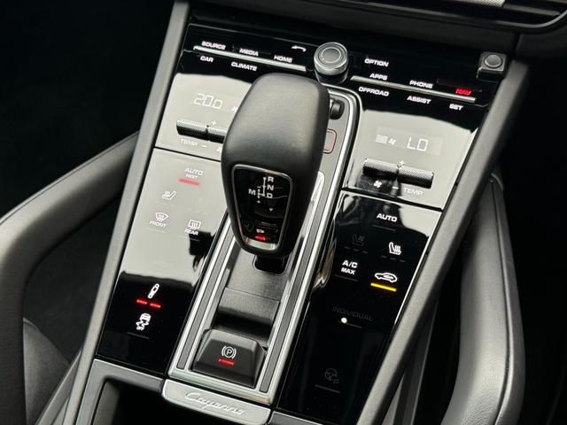 カイエンクーペ カイエンＧＴＳ　クーペ　ユーザー買取車　スポーツデザインＰＫＧ　リアアクスルステアリング　マトリックスＬＥＤライト　ＰＡＳＭ　純正ｏｐ２２インチＡＷ　ソフトクローズドア　スポーツエグゾースト　前後シートヒーター　ガラスルーフ（13枚目）