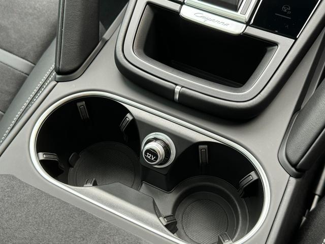 カイエンクーペ カイエンＧＴＳ　クーペ　ユーザー買取車　スポーツデザインＰＫＧ　リアアクスルステアリング　マトリックスＬＥＤライト　ＰＡＳＭ　純正ｏｐ２２インチＡＷ　ソフトクローズドア　スポーツエグゾースト　前後シートヒーター　ガラスルーフ（14枚目）