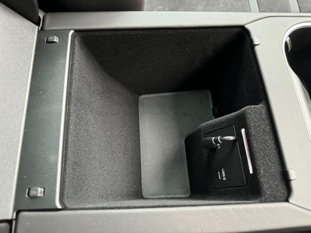 カイエンクーペ カイエンＧＴＳ　クーペ　ユーザー買取車　スポーツデザインＰＫＧ　リアアクスルステアリング　マトリックスＬＥＤライト　ＰＡＳＭ　純正ｏｐ２２インチＡＷ　ソフトクローズドア　スポーツエグゾースト　前後シートヒーター　ガラスルーフ（16枚目）