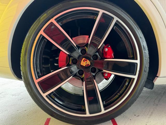 カイエンクーペ カイエンＧＴＳ　クーペ　ユーザー買取車　スポーツデザインＰＫＧ　リアアクスルステアリング　マトリックスＬＥＤライト　ＰＡＳＭ　純正ｏｐ２２インチＡＷ　ソフトクローズドア　スポーツエグゾースト　前後シートヒーター　ガラスルーフ（30枚目）