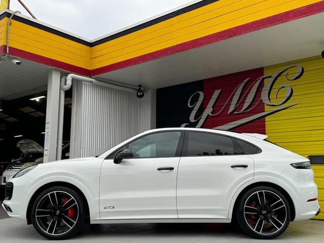 カイエンクーペ カイエンＧＴＳ　クーペ　ユーザー買取車　スポーツデザインＰＫＧ　リアアクスルステアリング　マトリックスＬＥＤライト　ＰＡＳＭ　純正ｏｐ２２インチＡＷ　ソフトクローズドア　スポーツエグゾースト　前後シートヒーター　ガラスルーフ（34枚目）